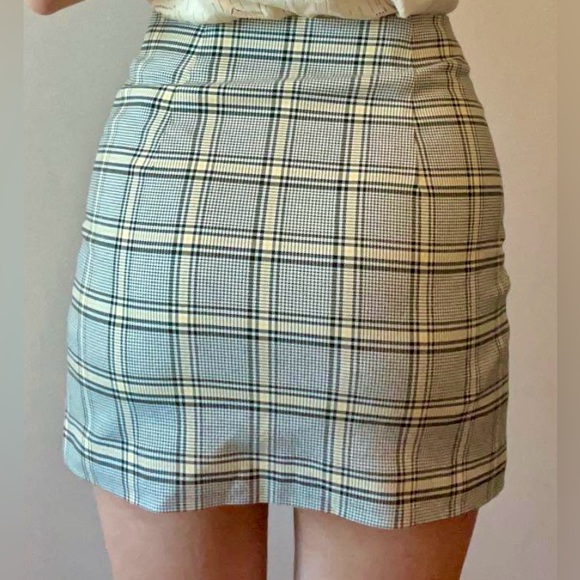 H&M Plaid “Clueless” Skirt - Picture 2 of 8